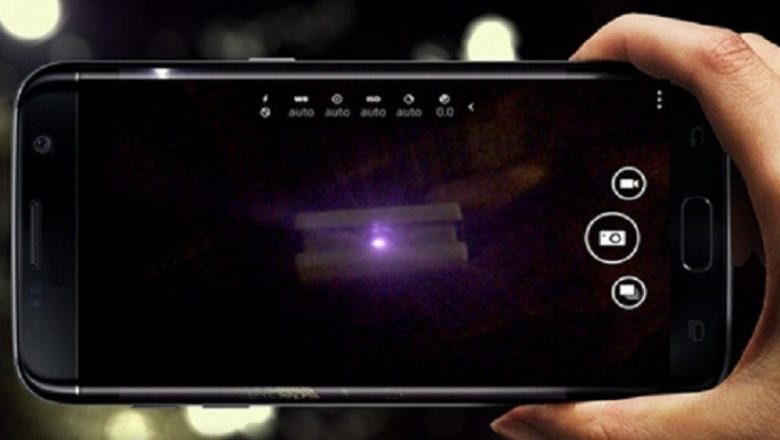 Dùng chế độ quay phim, chụp ảnh của smartphone để phát hiện camera quay lén